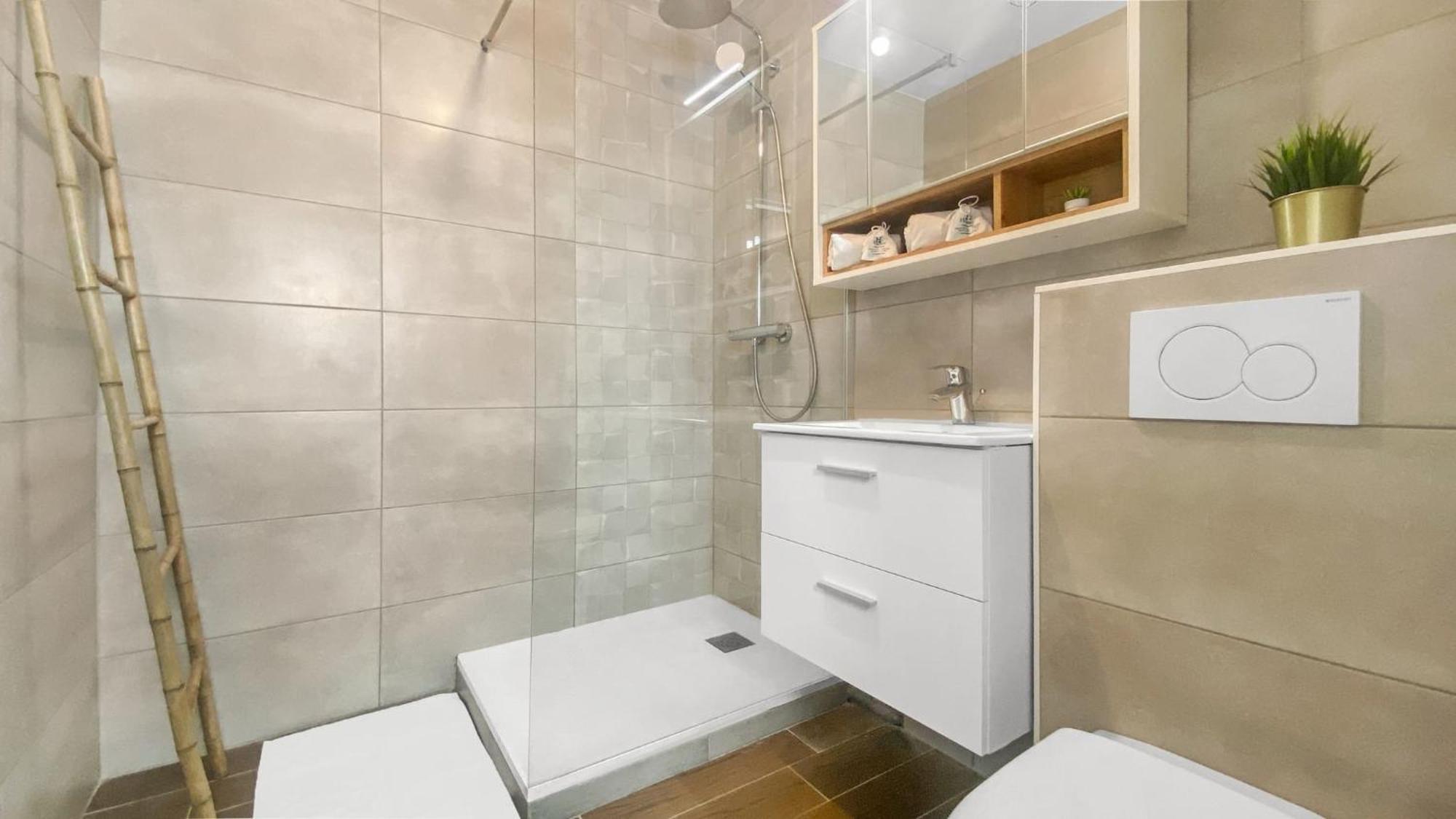 Homey Forest - Hypercentre - Proche Gare Et Tram - Wifi & Netflix Annemasse Esterno foto